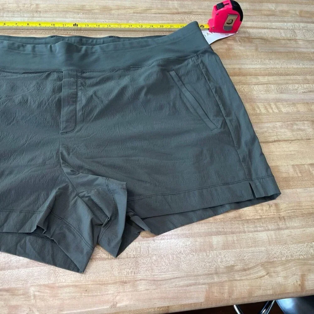 Athleta Trekkie North Short Olive Green Size 26 NWT XXL-XXXL SHIPS FAST